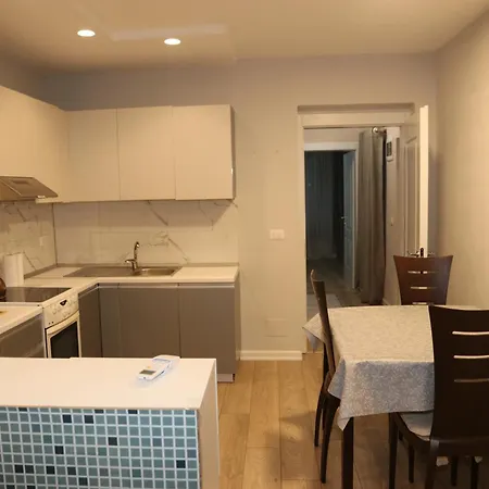 Gray House * Τίρανα